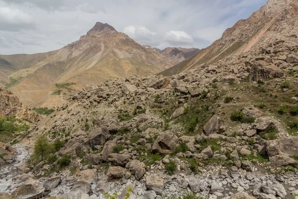 タジキスタンのファンマウンテンにあるマルグザー ハフト の風景 — ストック写真