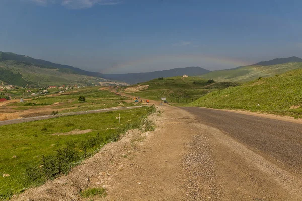 アゼルバイジャンのShahdag Mountain Resort付近の道路 — ストック写真