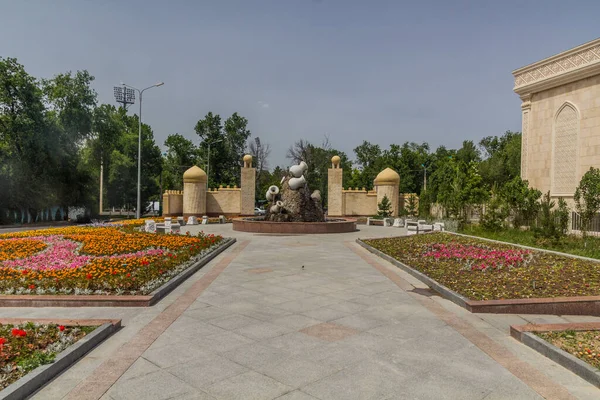 Parque Con Macizos Flores Taraz Kazajistán —  Fotos de Stock