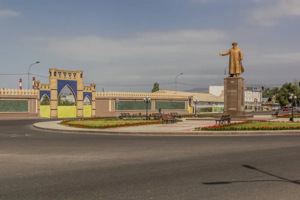 Taraz Kazakhstan May 2018 Zhambyl Zhabaev Zhabayuly Статуя Таразі Казахстан — стокове фото