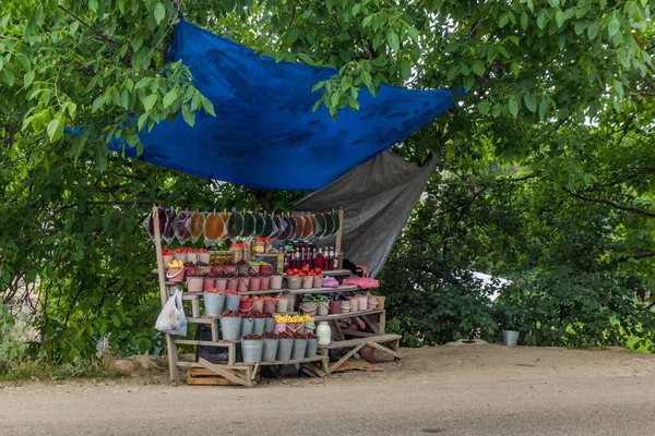 アゼルバイジャンのクバ付近の果物屋 — ストック写真