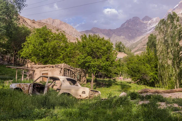 Épave Voiture Dans Village Nofin Dans Les Montagnes Fann Tadjikistan — Photo