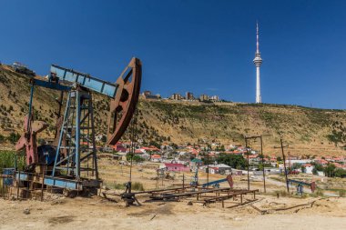 Bakü banliyölerindeki petrol kuyusu, Azerbaycan