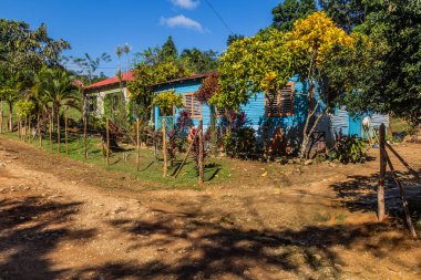 El Limon köyündeki evler, Dominik Cumhuriyeti