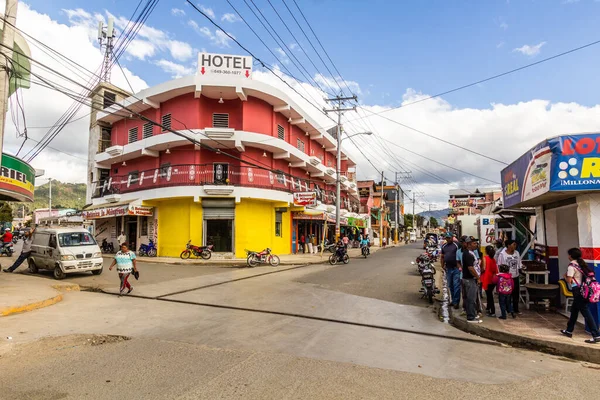 ConstANZA, DOMINICAN REPUBLIC - 11 Aralık 2018: Constanza, Dominik Cumhuriyeti 'nde bir cadde görüntüsü