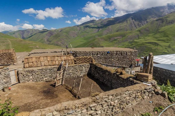 Séchage Fumier Dans Village Xinaliq Azerbaïdjan — Photo