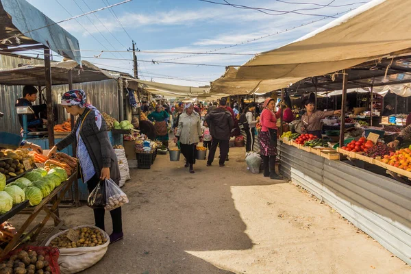 トルコ人 カザフスタン人 2018年5月31日 カザフスタンのトルコのバザーでの野菜と果物の販売 — ストック写真