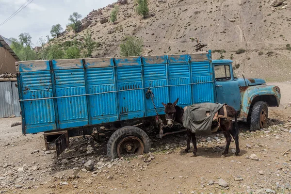 Caminhão Burro Aldeia Marguzor Haft Kul Nas Montanhas Fann Tajiquistão — Fotografia de Stock