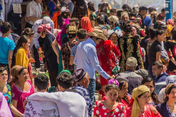 Penjikent Tajikistan Maj 2018 Ludzie Ulicy Przed Bazarem Penjikent Tadżykistan — Zdjęcie stockowe