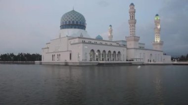 Kota Kinabalu Şehir Camii 'nin Zamanı