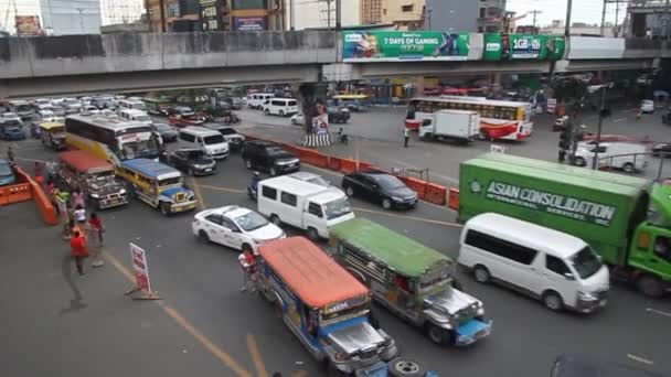 MANILA, PHILIPPINES - JANUARY 20, 2018: View of busy street in Pasay City, near EDSA LRT station — Stock Video