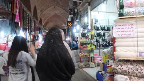 ARDABIL, IRÁN - 10 DE ABRIL DE 2018: Vista del mercado de bazar en Ardabil, Irán — Vídeos de Stock