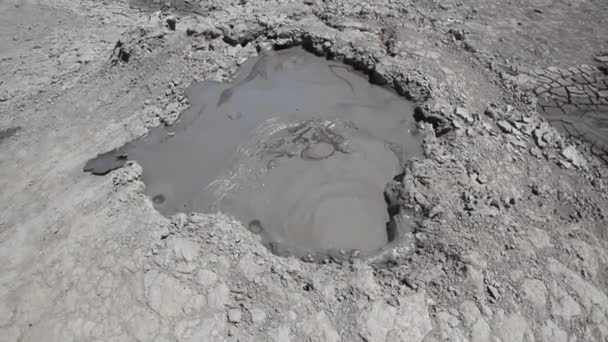Bahenní sopka v Gobustánu, Ázerbájdžán — Stock video