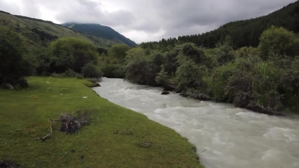 Kırgızistan 'daki Karakol Nehri Vadisi — Stok video