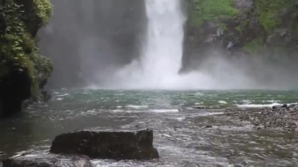 Cascate di Tappiya vicino al villaggio Batad — Video Stock