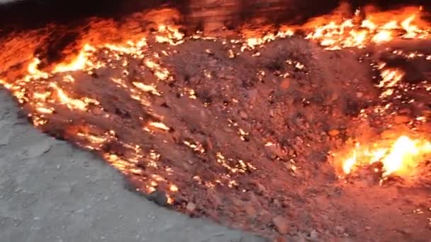 Darvaza Derweze gaz krateri Cehennemin Kapısı — Stok video
