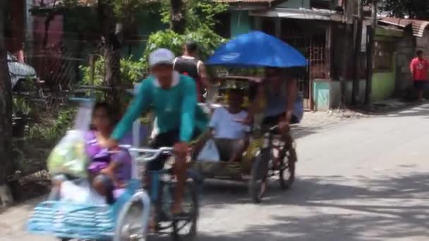 CEBU, FILIPINAS - 16 DE FEBRERO DE 2018: Calle en Lapu Lapu City en Cebú, Filipinas — Vídeos de Stock