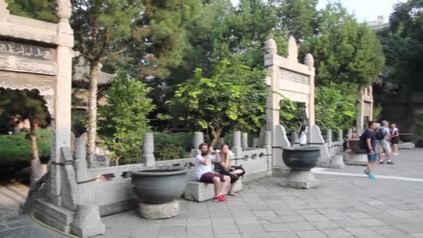 XIAN, CHINA - HARUS 5, 2018: Platform bulan di Masjid Agung di Xian, China — Stok Video