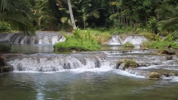 Cambugahay Falls auf der Insel Siquijor — Stockvideo