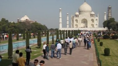 Hindistan Agra 'daki ünlü Taj Mahal.