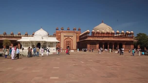 FATEHPUR SIKRI, INDIA - the Gravbs of Salim Chishti and Islam Khan in the ancient city Fatehpur Sikri, Uttar Pradesh state, Indien Videoklipp