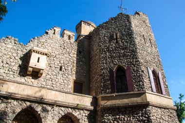 Romantik yapay kale Januv hrad berbat ettin.