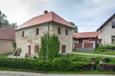 Mravin adlı küçük bir köy