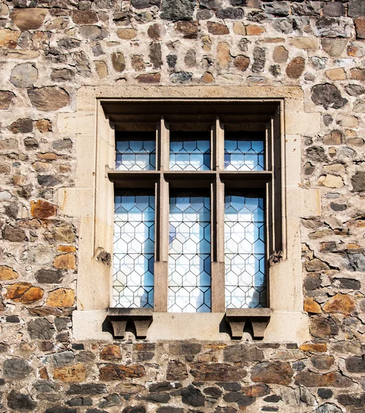 Powiększenie okna w zamek Krivoklat — Zdjęcie stockowe