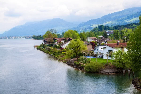 Villaggio sulla costa del lago di Zurigo — Foto Stock