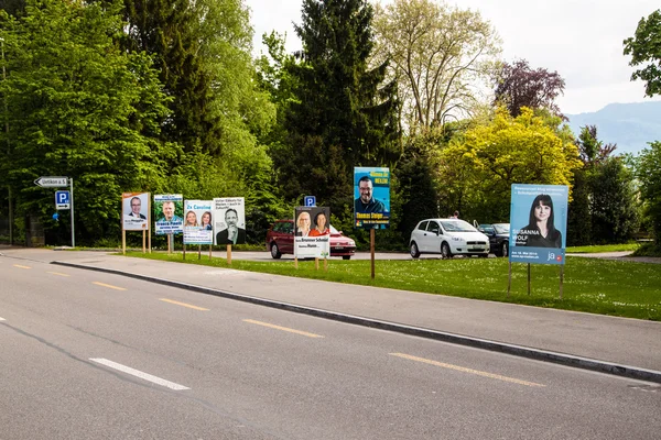 Plakaty wyborcze na drodze — Zdjęcie stockowe