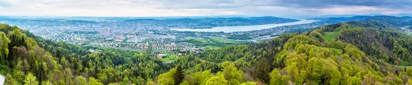 Panorama de Zurich ciudad y lago Zurich — Foto de Stock