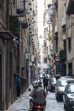 İtalya 'nın Napoli şehrinde tarihi bir cadde