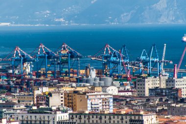 Napoli'de bir limanının havadan görünümü