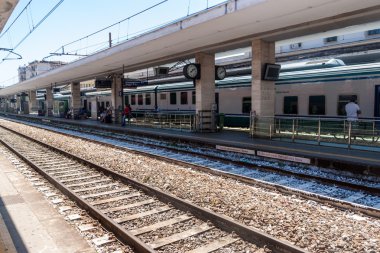 Bir tren istasyonu Salerno görünümünü