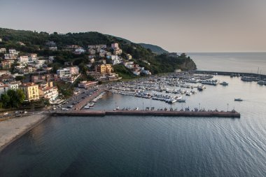 Agropoli bir limanının havadan görünümü