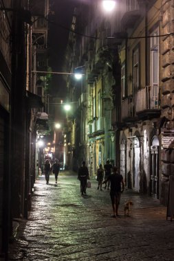 Bir sokak tarihi merkezi, Napoli gece görünümü