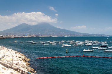 Bir Marina Napoli'de görünümü