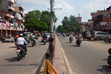 Jaipur trafikte yol