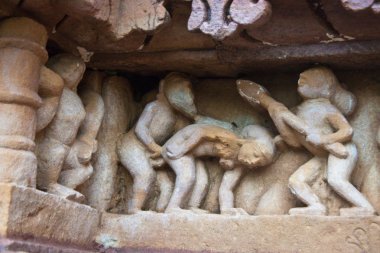 Khajuraho Tapınağı üzerinde oyma erotik