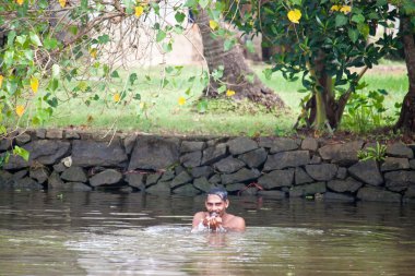  Önemsizden, Hindistan