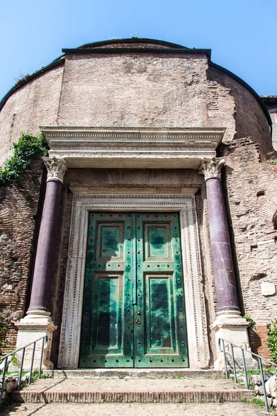 Romulus Tapınağı, Roma, İtalya — Stok fotoğraf