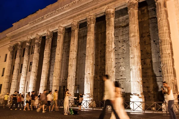 Tempel van keizer Adrian in Rome — Stockfoto