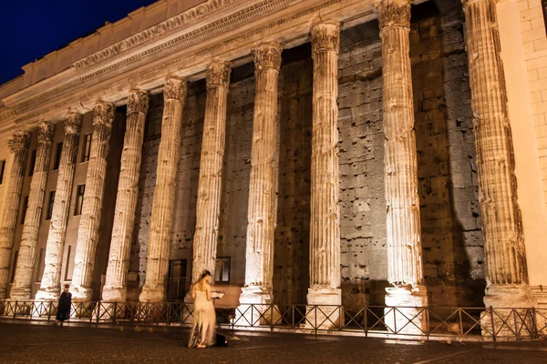 Temple of Emperor Adrian  in Rome — Stock Photo, Image