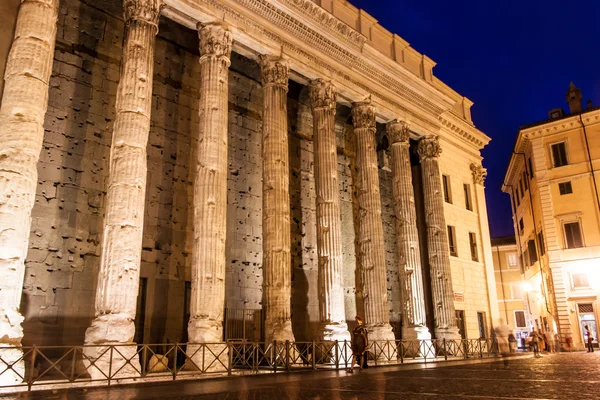 Temple of Emperor Adrian  in Rome — Stock Photo, Image