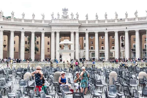 St. Peter's square in Vaticaan — Stockfoto