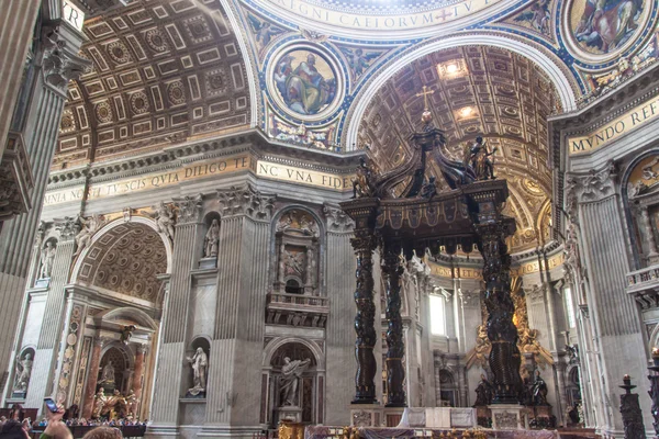 Petersdom im Vatikan — Stockfoto