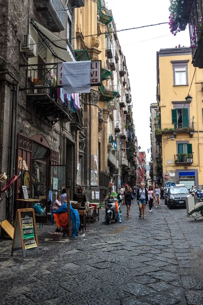 İtalya 'nın Napoli şehrinde tarihi bir cadde — Stok fotoğraf