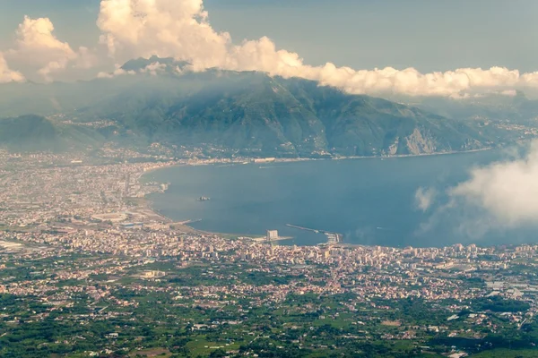 Veduta aerea di una campagna intorno al Vesuvio — Foto Stock