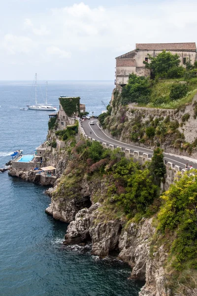 Atrani dorp aan de kust van Amalfi — Stockfoto