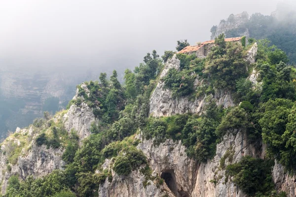 Paisagem rochosa na costa de Amalfi — Fotografia de Stock